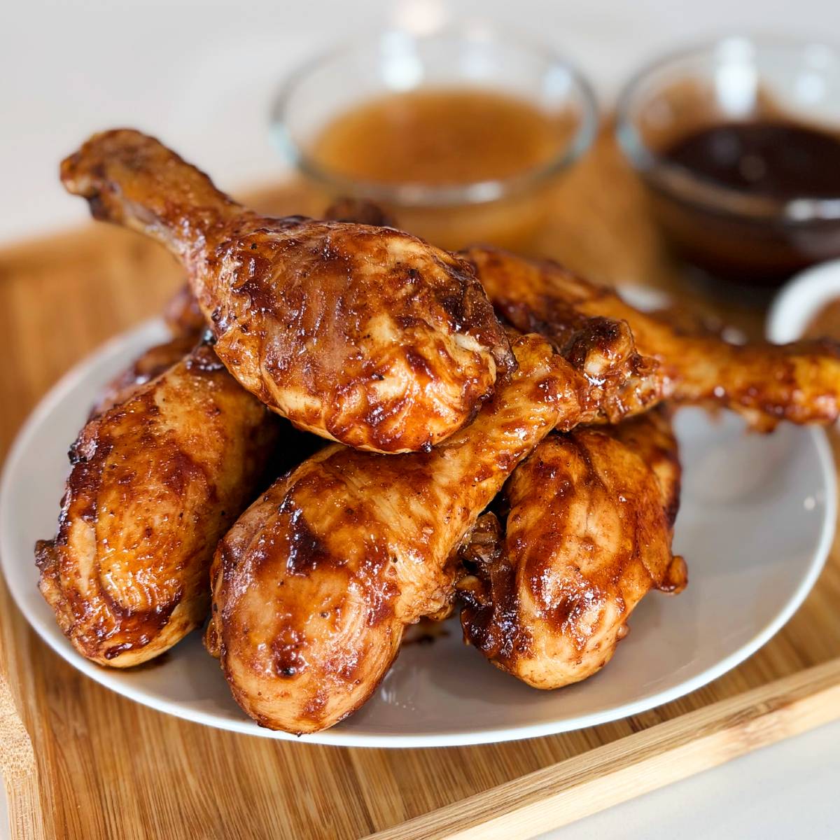 Barbecue chicken drumsticks made in a slow cooker